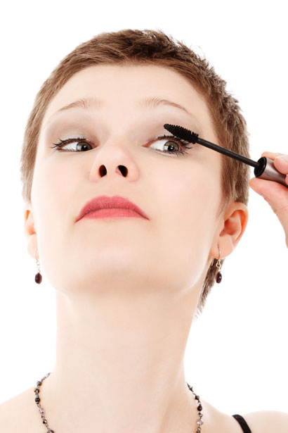 putting-on-mascara